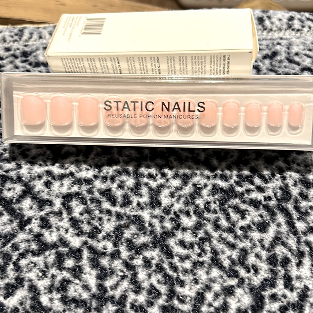 Static Nails Brand New Reusable Pop-On Nails